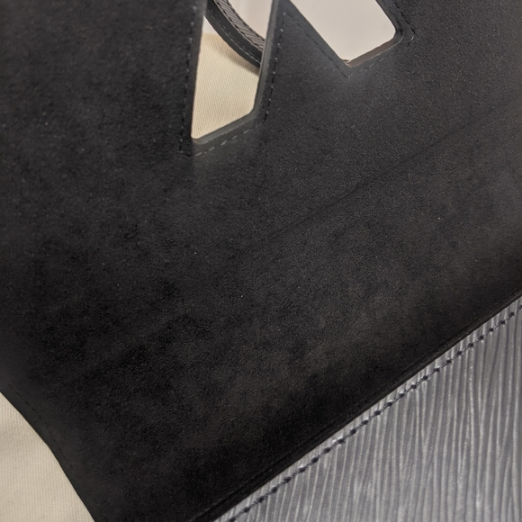 ๐จSale ๐ฆ๐HP๐Louis Vuitton All Matte Black Twist MM Shoulder bag๐Rare! - Picture 5 of 16